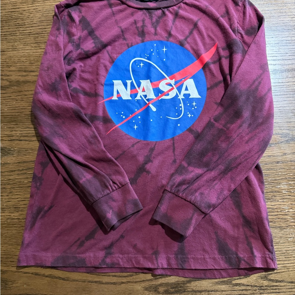 NASA Insignia Graphic Tee: Children’s Long Sleeve, Tie-Dye Maroon, Small (6/7)
